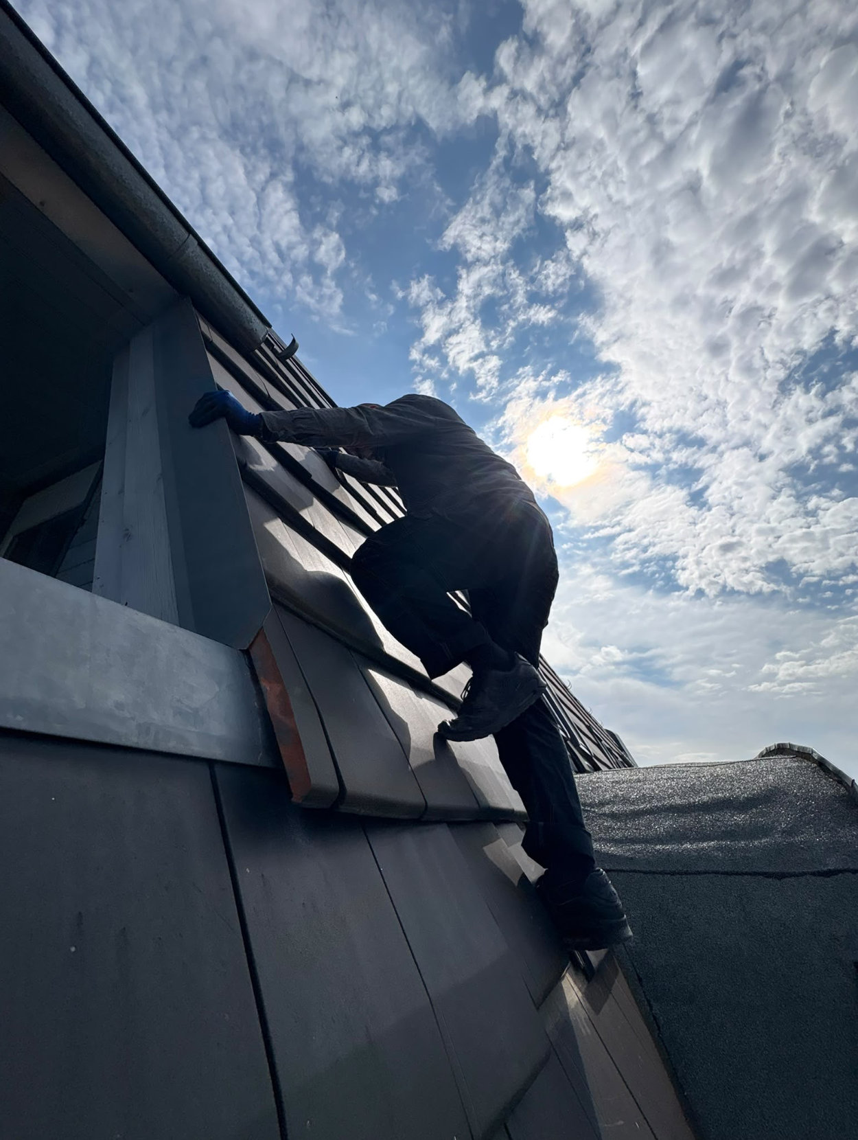 Dachdecker bei der Arbeit